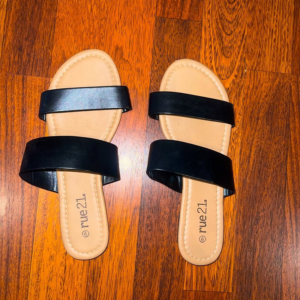 Sandals size 9